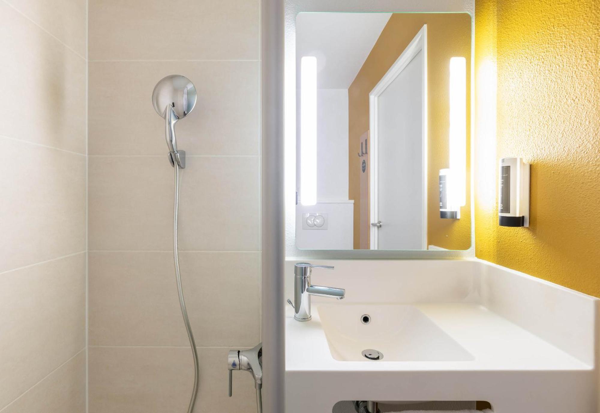 B&B Hotel Lyon Ouest Tassin Экстерьер фото